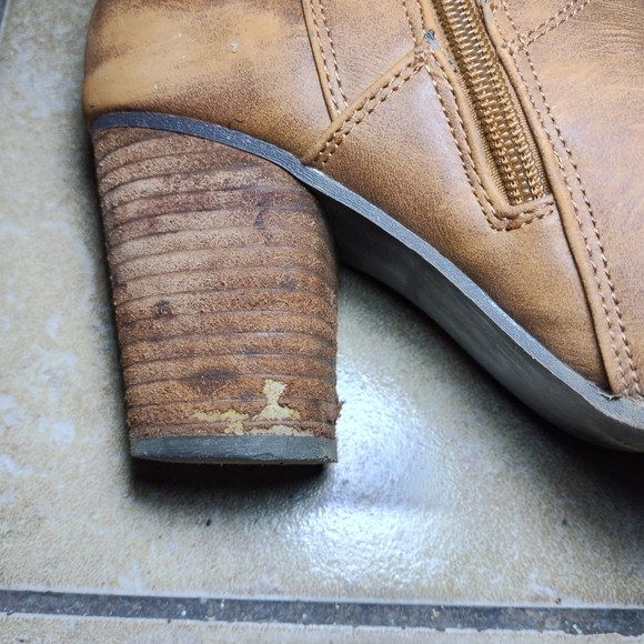 Madden Girl Faux Suede Western Style Bootie Size 7 - Picture 5 of 15